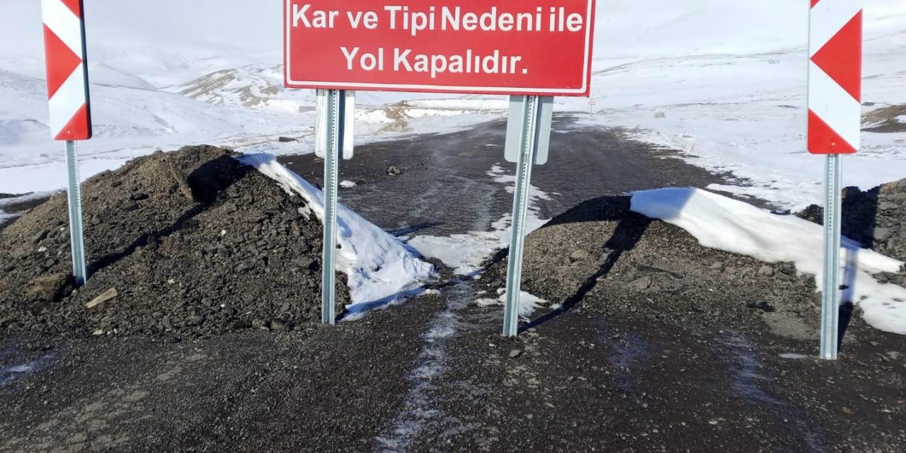 Kars'ta Karadeniz fıkralarını aratmayan gelişme! GÖLE Yolu kapatıldı..