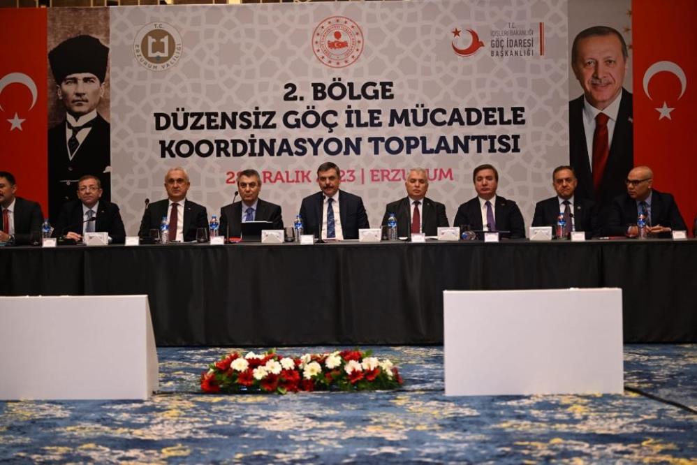 Vali Polat Düzensiz Göçle Mücadele Koordinasyon Toplantısına katıldı.