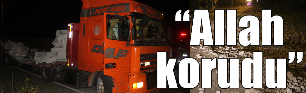 Kars'ta freni boşalan tır güçlükle durdurulabildi