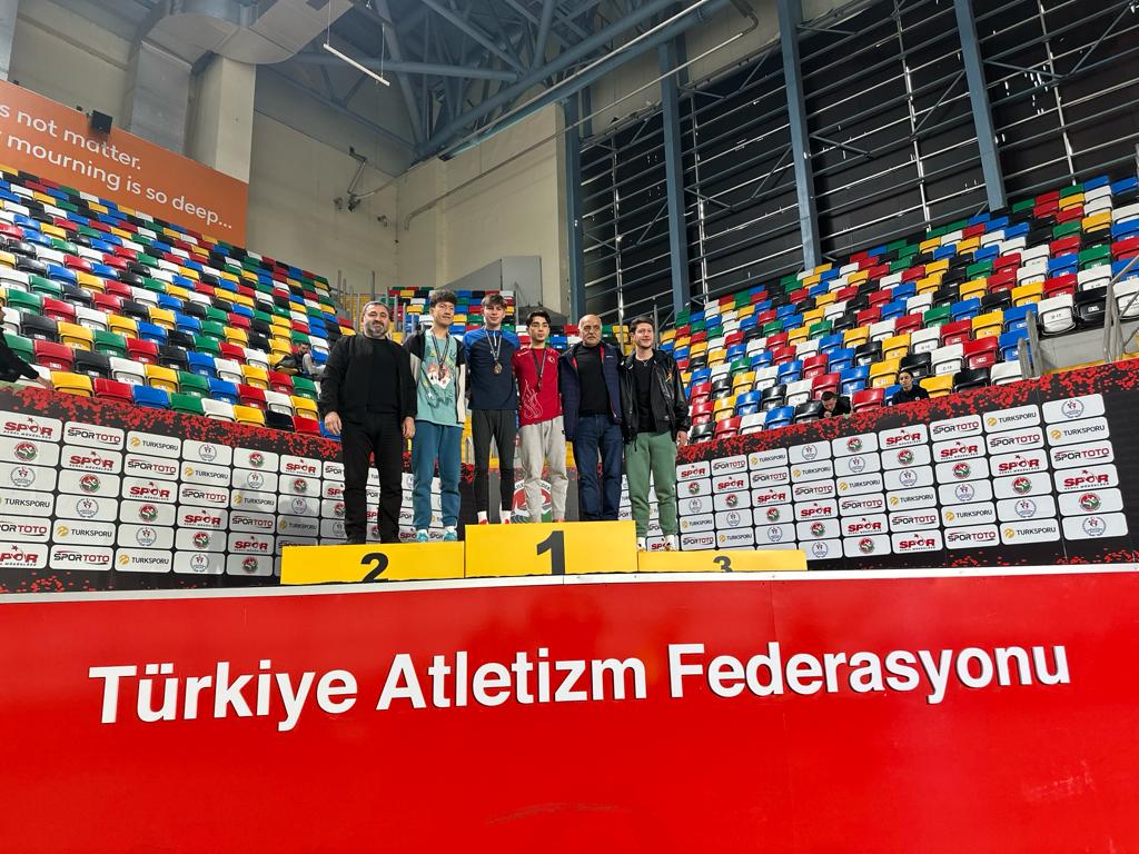 Karslı sporcular İstanbul'da madalya kazandılar