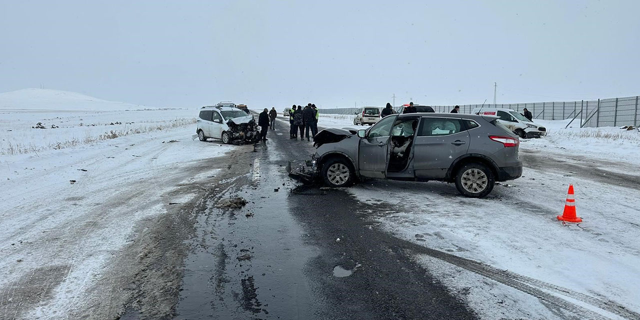 Kars’ta Trafik Kazası; 1’i Ağır 9 Yaralı