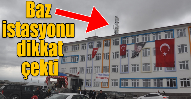 Kars’ta okul bitişiğine kurulan baz istasyonu dikkat çekti