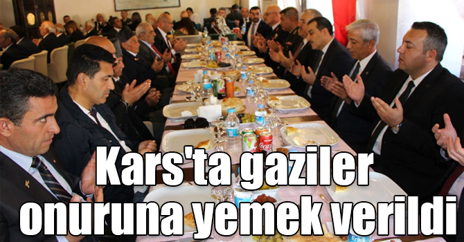 Kars'ta gaziler onuruna yemek verildi