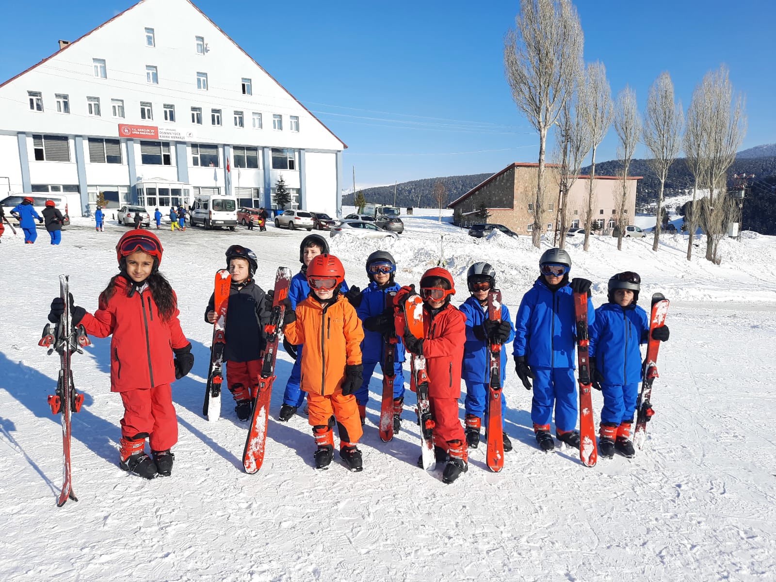 300 öğrenci Sarıkamış'ta kayak öğrendi