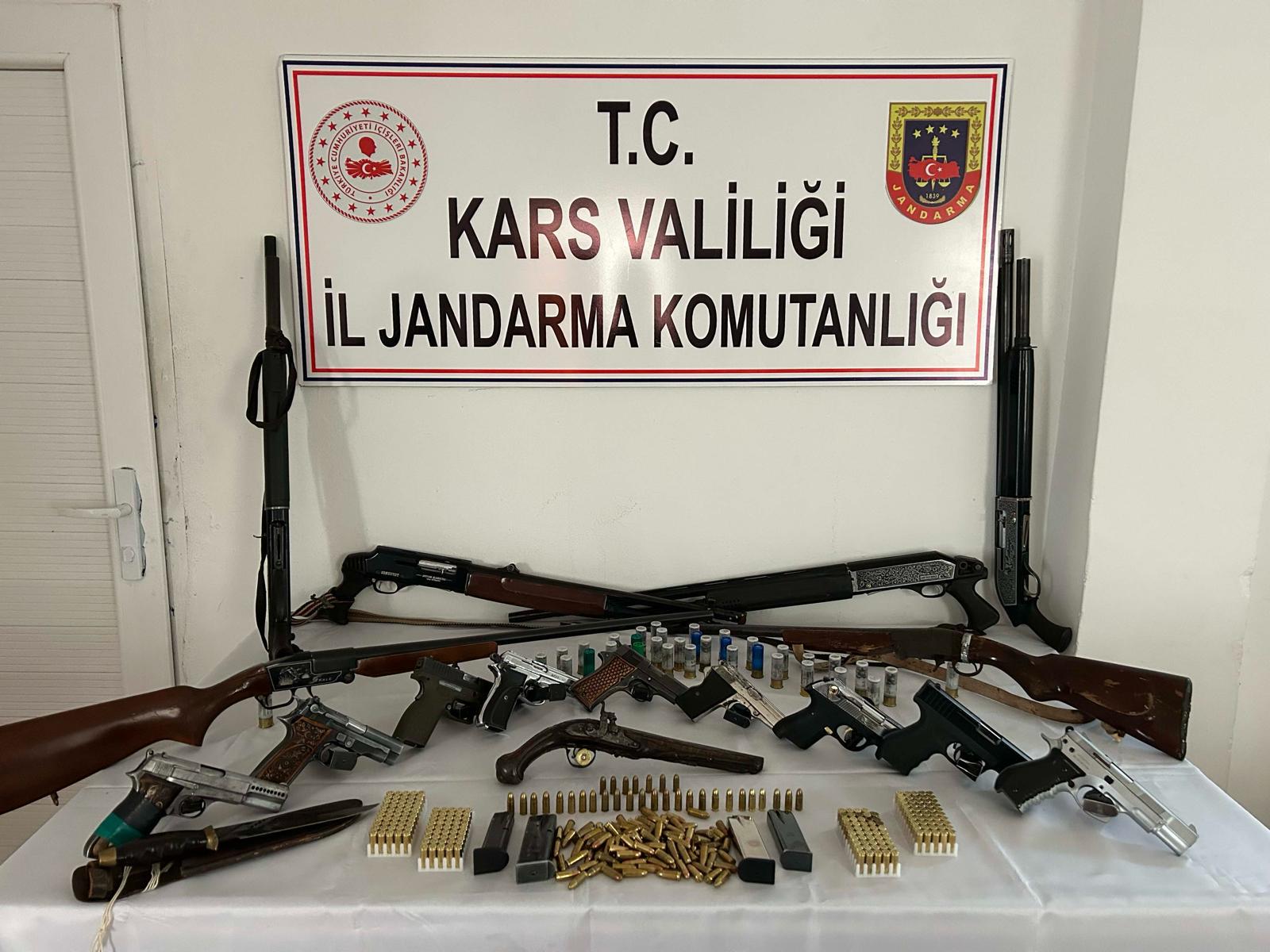 Kars’ta silah kaçakçılarına operasyon: 9 gözaltı