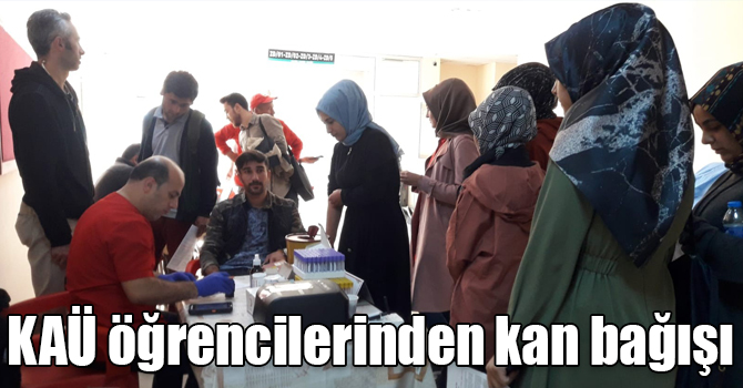 Kafkas Üniversitesi öğrencilerinden Kızılay'a kan bağışı