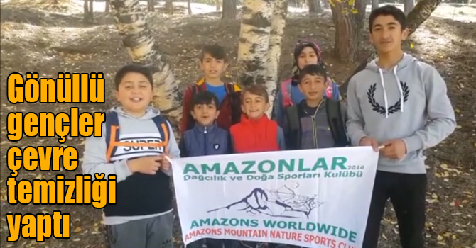 Gönüllü gençler çevre temizliği yaptı