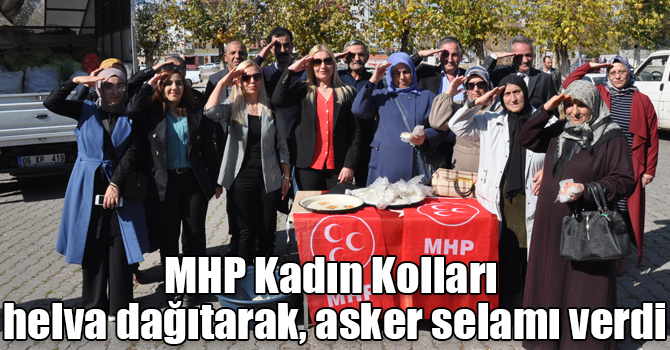 Kars MHP Kadın Kolları şehitler için helva dağıtarak, asker selamı verdi