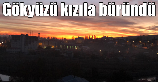 Kars’ta gökyüzü kızıla büründü