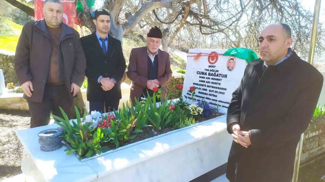 İdlib şehidi Sözleşmeli Er Cuma Bağatur mezarı başında anıldı