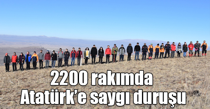 2200 rakımda Atatürk’e saygı duruşu