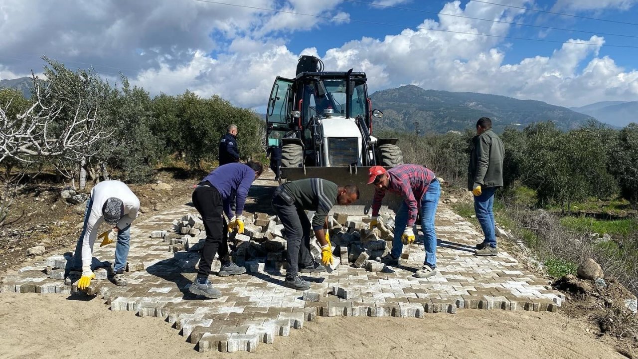 Feslek Mahallesi’nde yol yapım çalışmaları devam ediyor