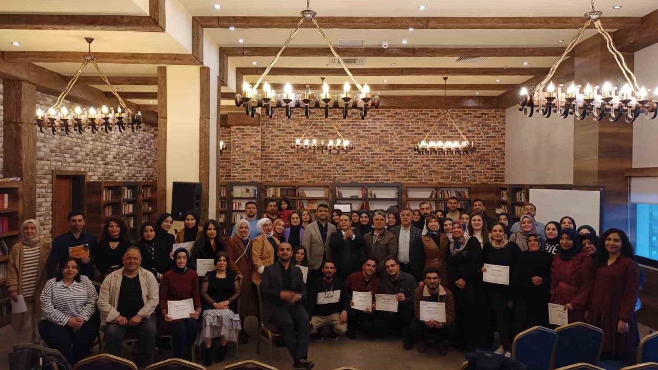 Diyarbakır’da gelenekten geleceğe edebiyat ve sanat okulu yazarlık atölyesi tamamlandı