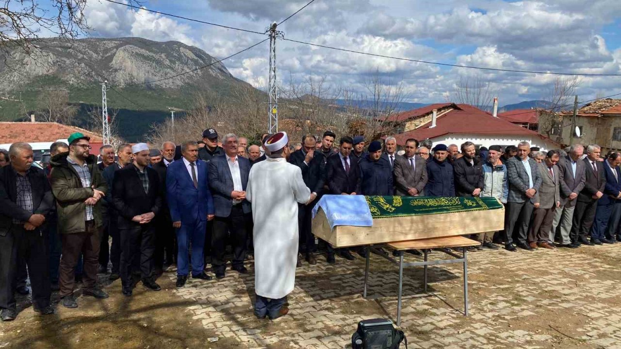 Kalp krizi sonrası hayatını kaybeden muhtar toprağa verildi