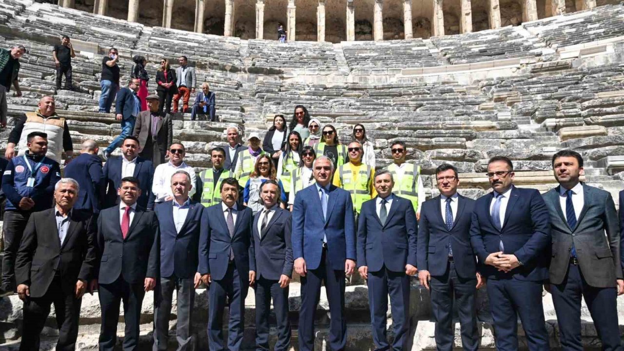 Aspendos geleceğe miras bırakılıyor