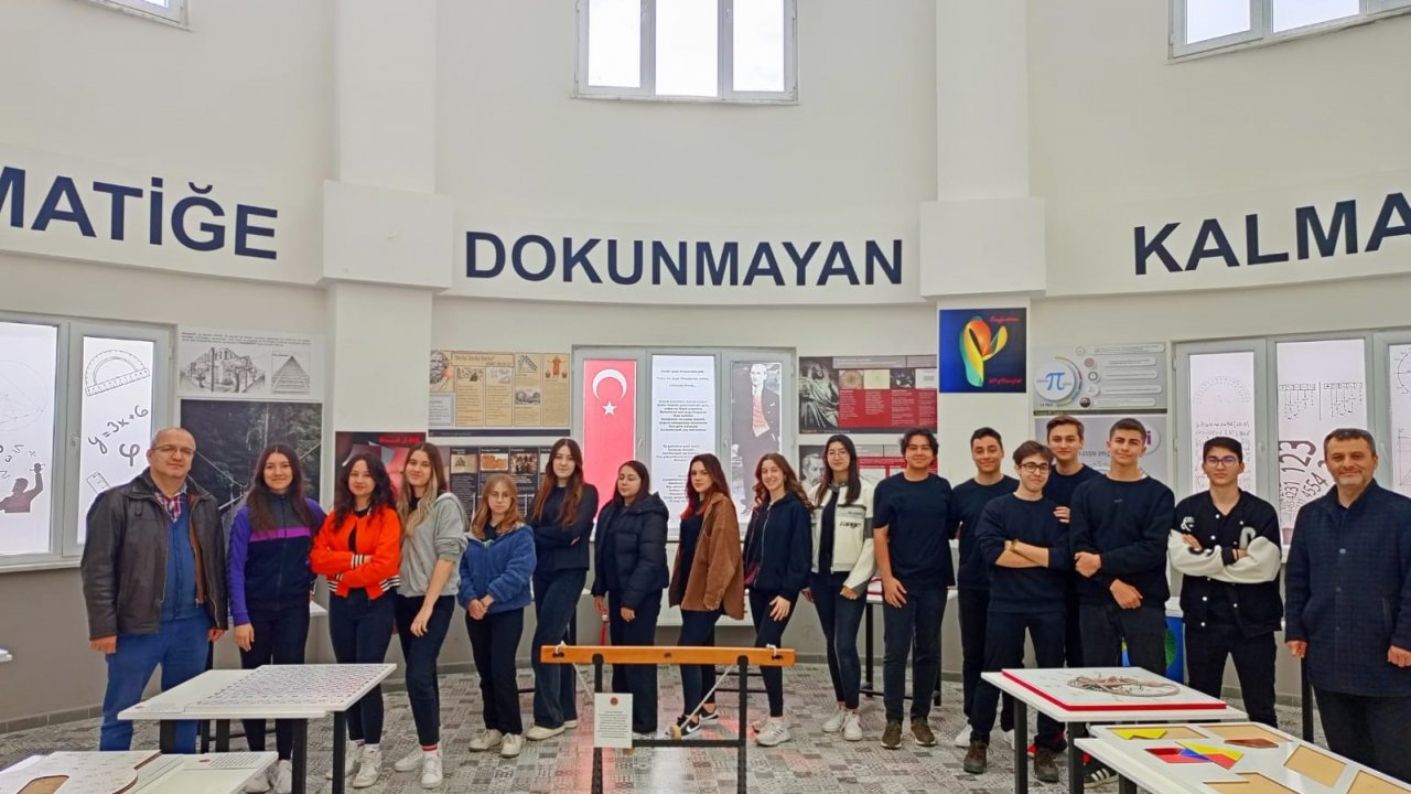 Matematik müzesini bir haftada 475 öğrenci ziyaret etti