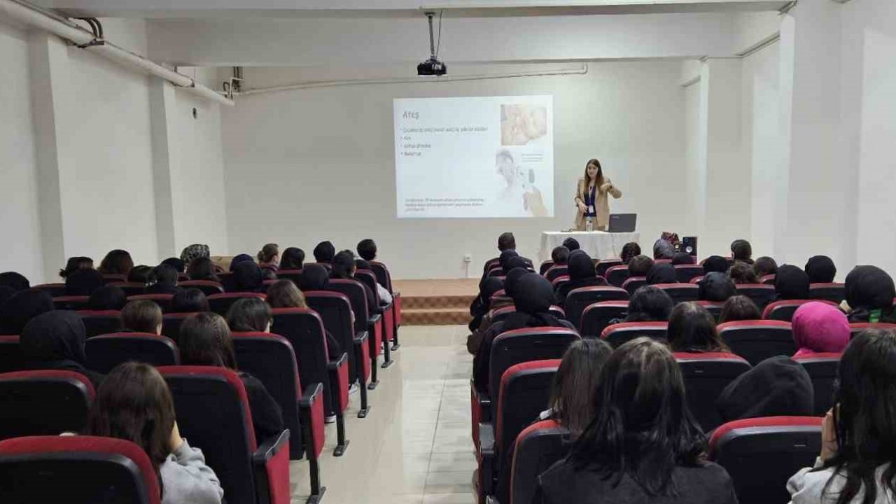 Çocuk gelişimi öğrencilerine aşı takvimi anlatıldı