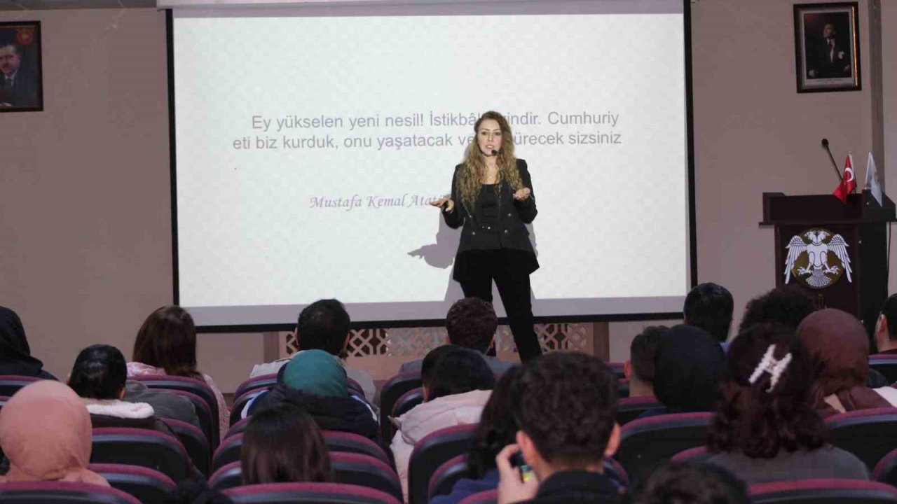 Karapınar’da "Hızlı Okuma ve Teknikleri" konulu konferans