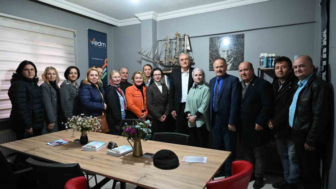 Başkan Bakkalcıoğlu Bozüyük Dostları ve Dodurgalılar Derneği’ni ziyaret etti
