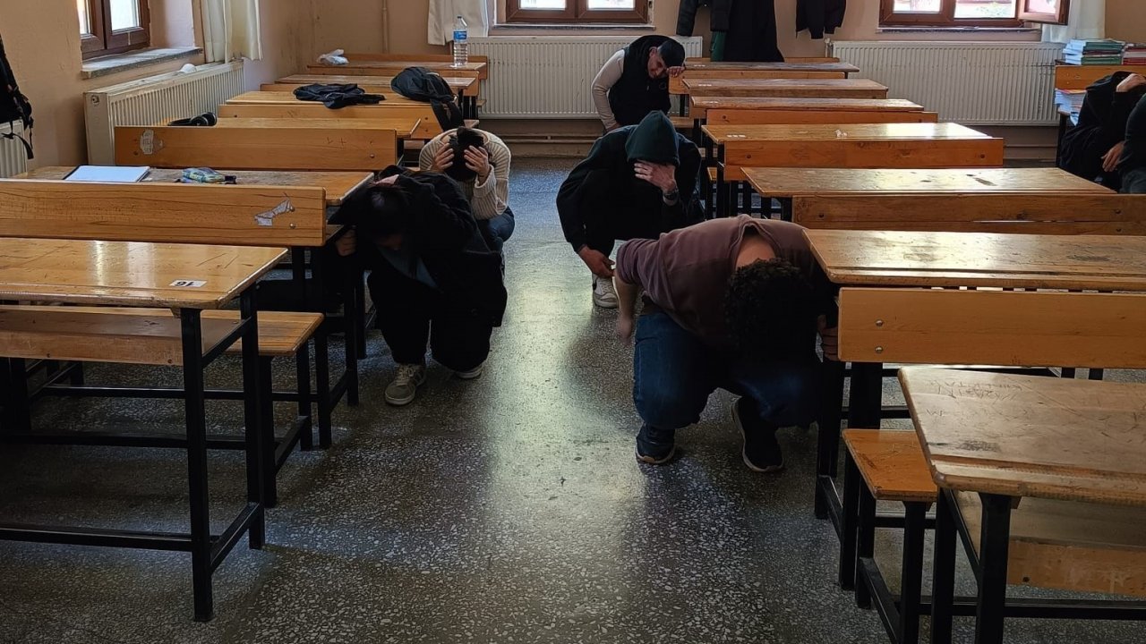 Aydın Mesleki ve Teknik Anadolu Lisesi’nde deprem tatbikatı gerçekleştirildi