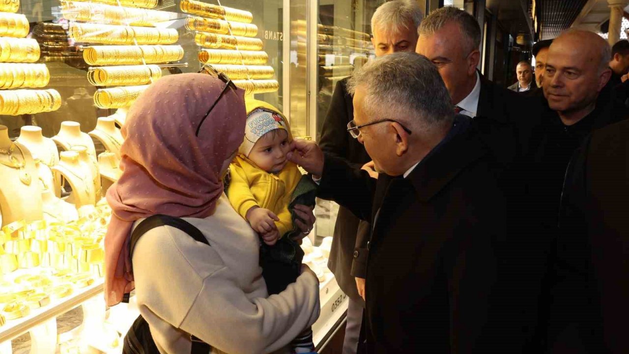 Esnafla buluşan Büyükkılıç: “Durmak yok, koşmaya devam”