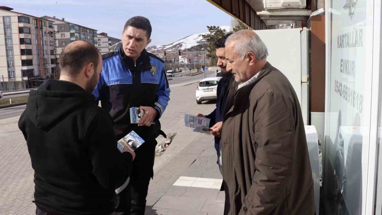 Bitlis’te emniyet görevlilerince vatandaşlar dolandırıcılık hakkında bilgilendirildi