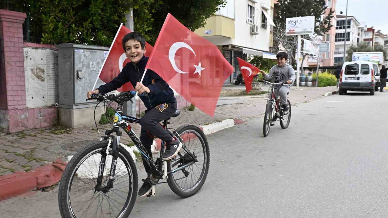 Çanakkale Zaferi’nin coşkusu Muratpaşa sokaklarını sardı