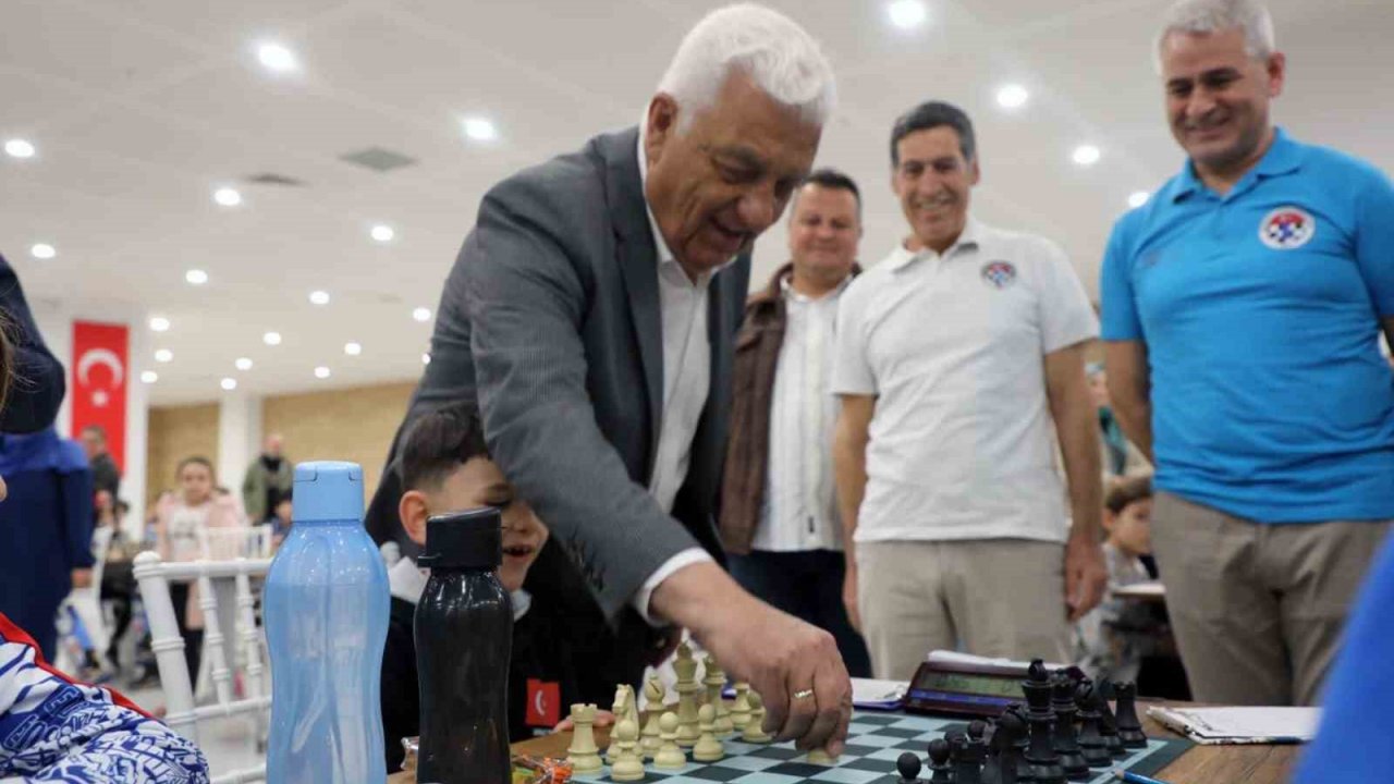Çanakkale Şehitlerini Anma Satranç Turnuvası’na yoğun ilgi
