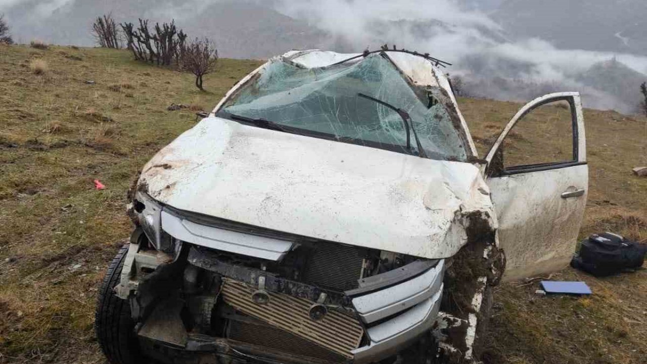 Siirt’te araç şarampole yuvarlandı: 3 yaralı