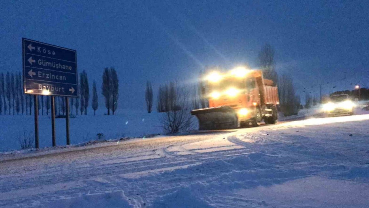 Bayburt’un yüksek kesimlerinde kar yağışı etkili oldu