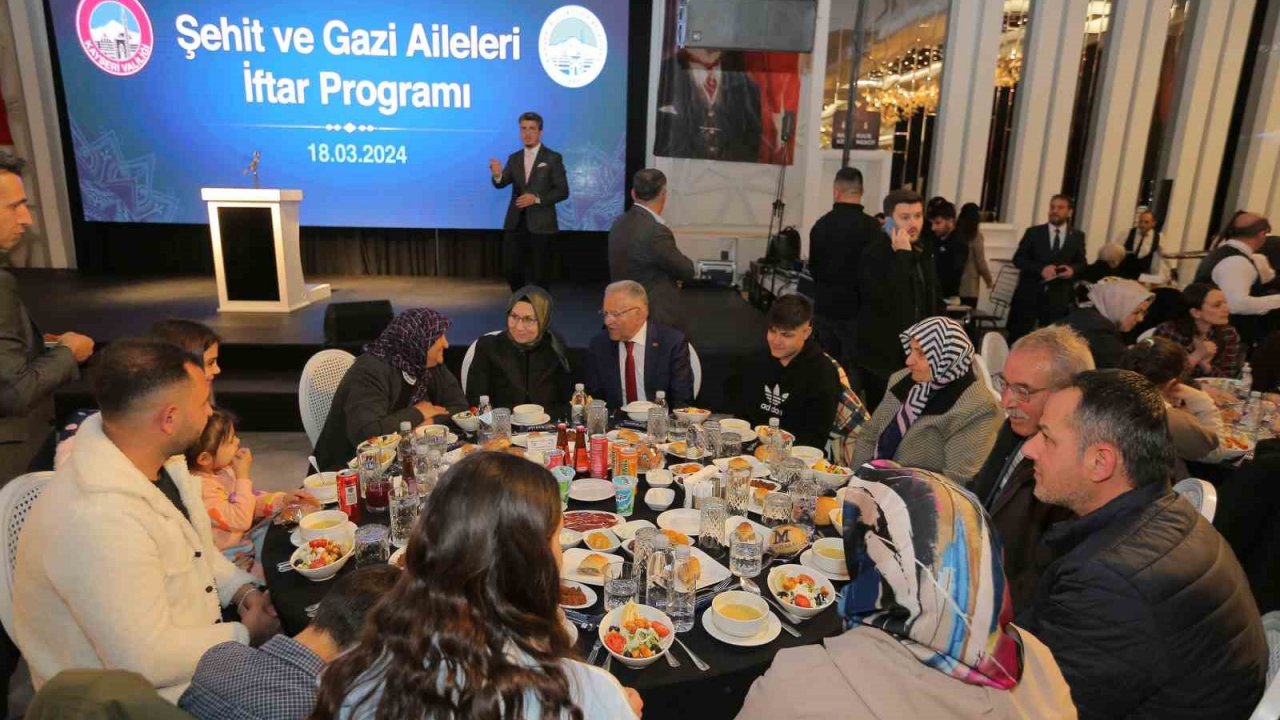 Kayseri protokolü şehit aileleriyle iftar yemeğinde buluştu