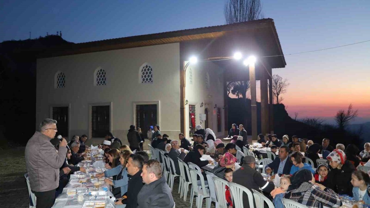 Köylüler iftarını Şehitlikte Başkan Güler’le birlikte açtı