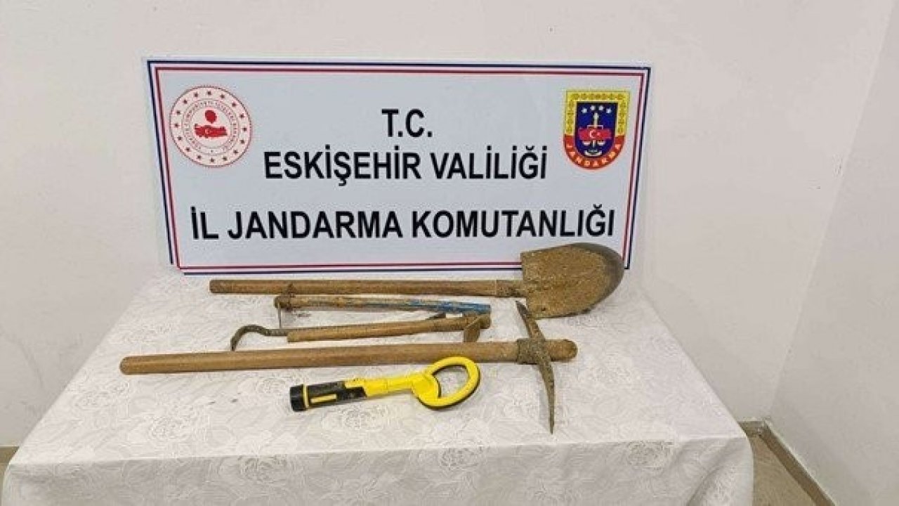 Kaçak kazı yapan 4 şüpheli ekipmanlarıyla birlikte suçüstü yakalandı