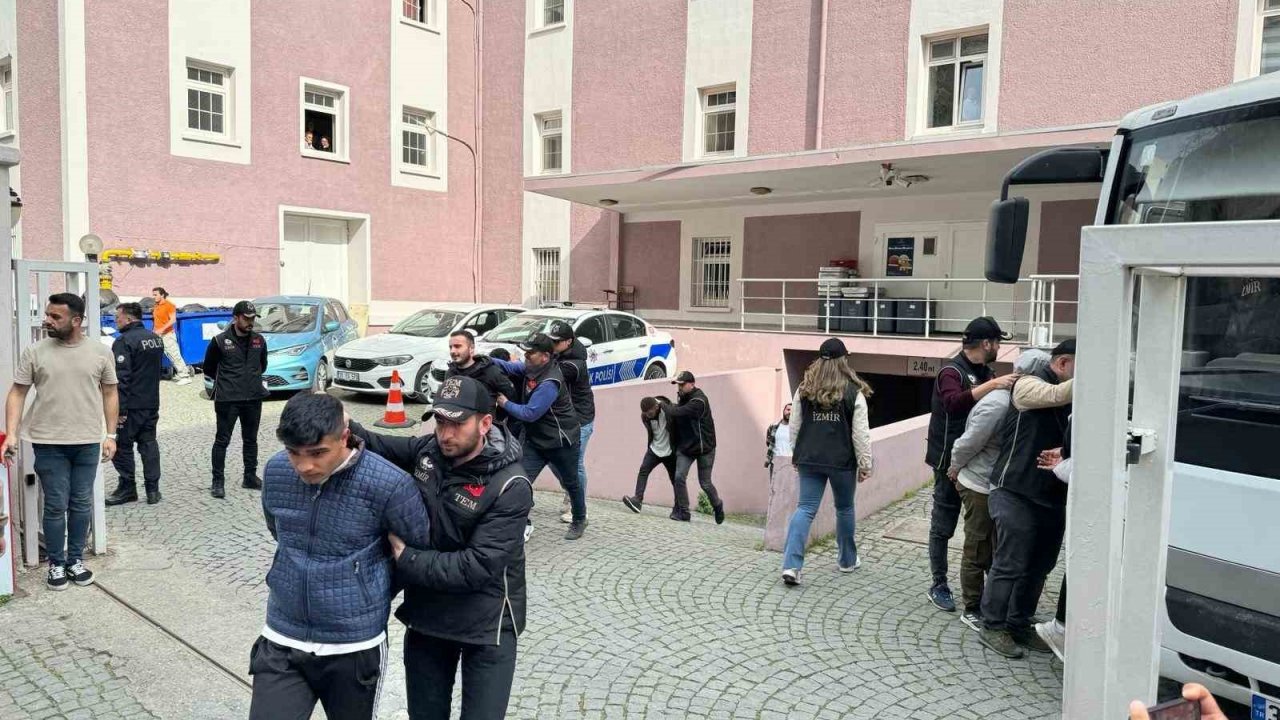 İzmir’de nevruzda ’terör propagandası’ yapan şüphelilerden 6’sı tutuklandı