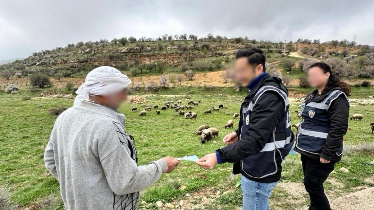 Mardin’de polis ekipleri dolandırıcılığa karşı vatandaşları bilgilendirdi