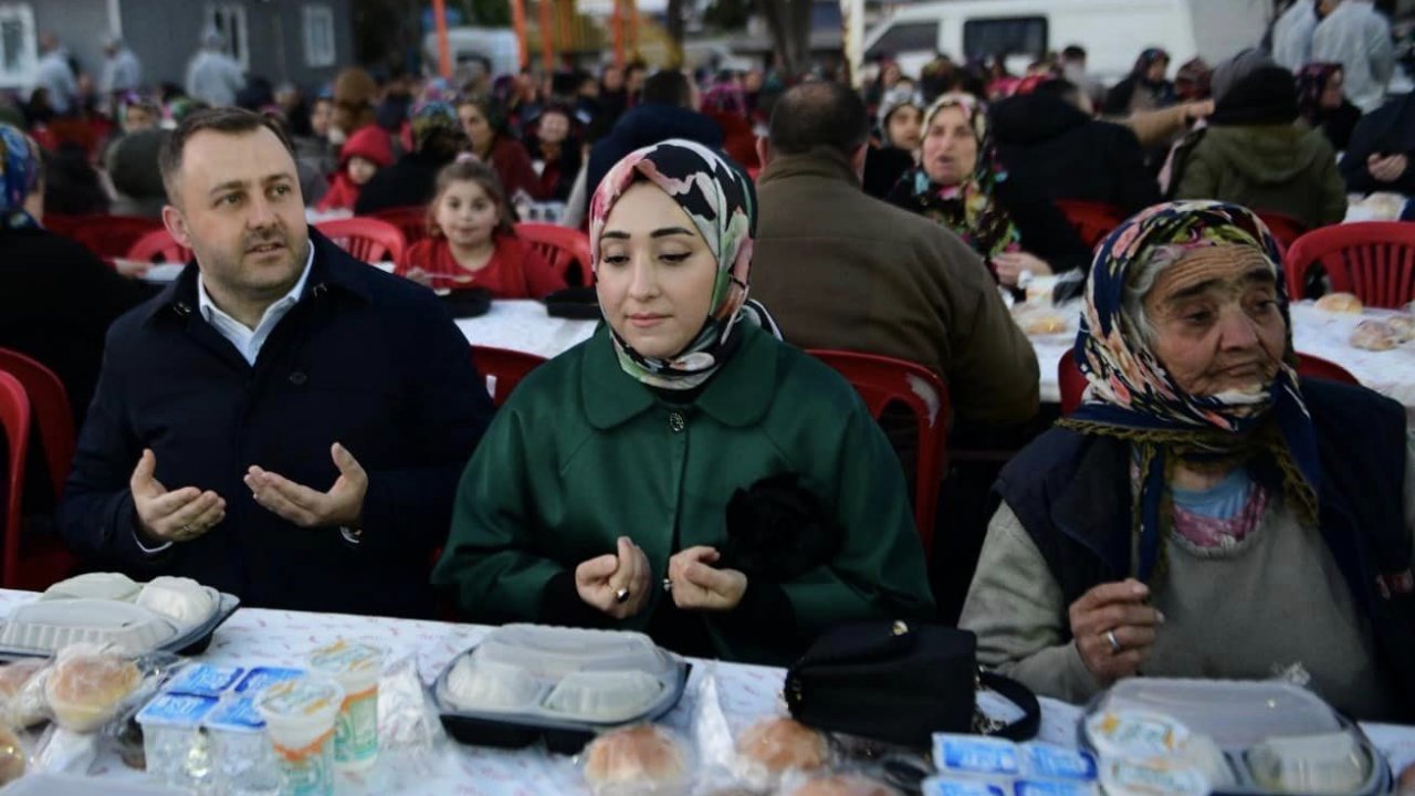 Ezine Belediyesi’nin mahalle iftarları devam ediyor