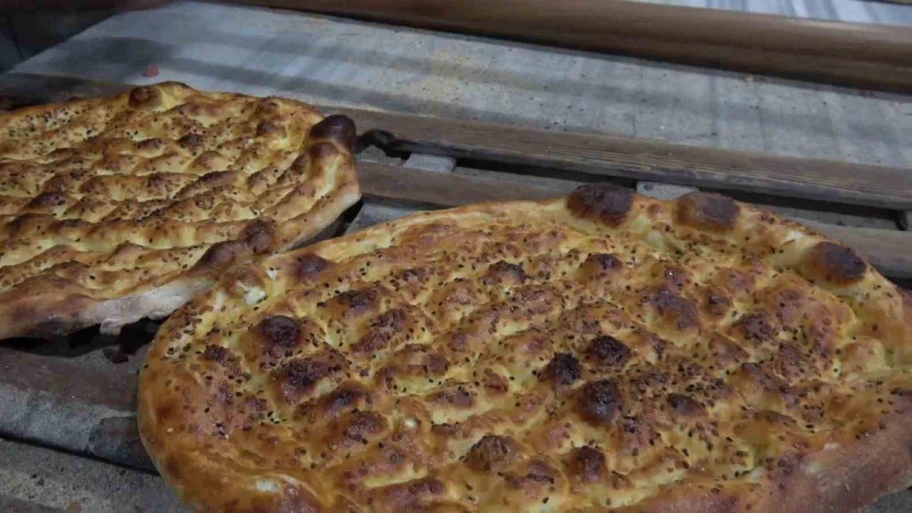 Siirt’te fırınlarda Ramazan pidesi mesaisi