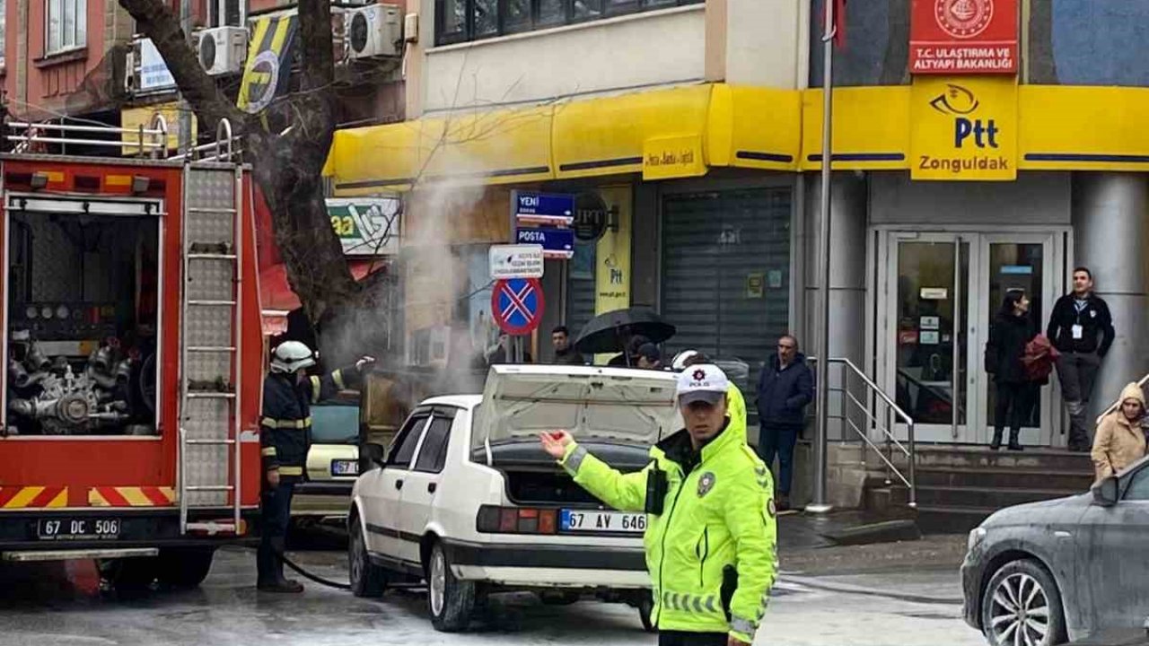 Seyir halindeki otomobilde yangın çıktı