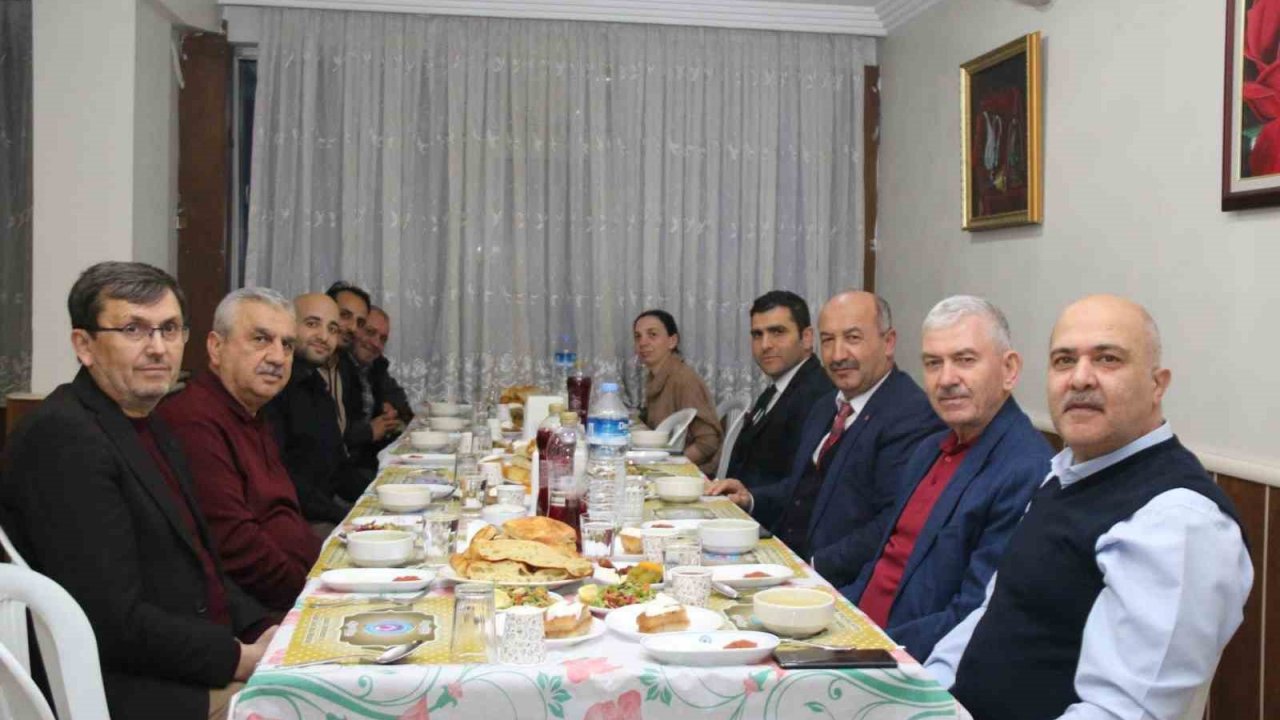 Kütahya MEM personeli iftarda bir araya geldi