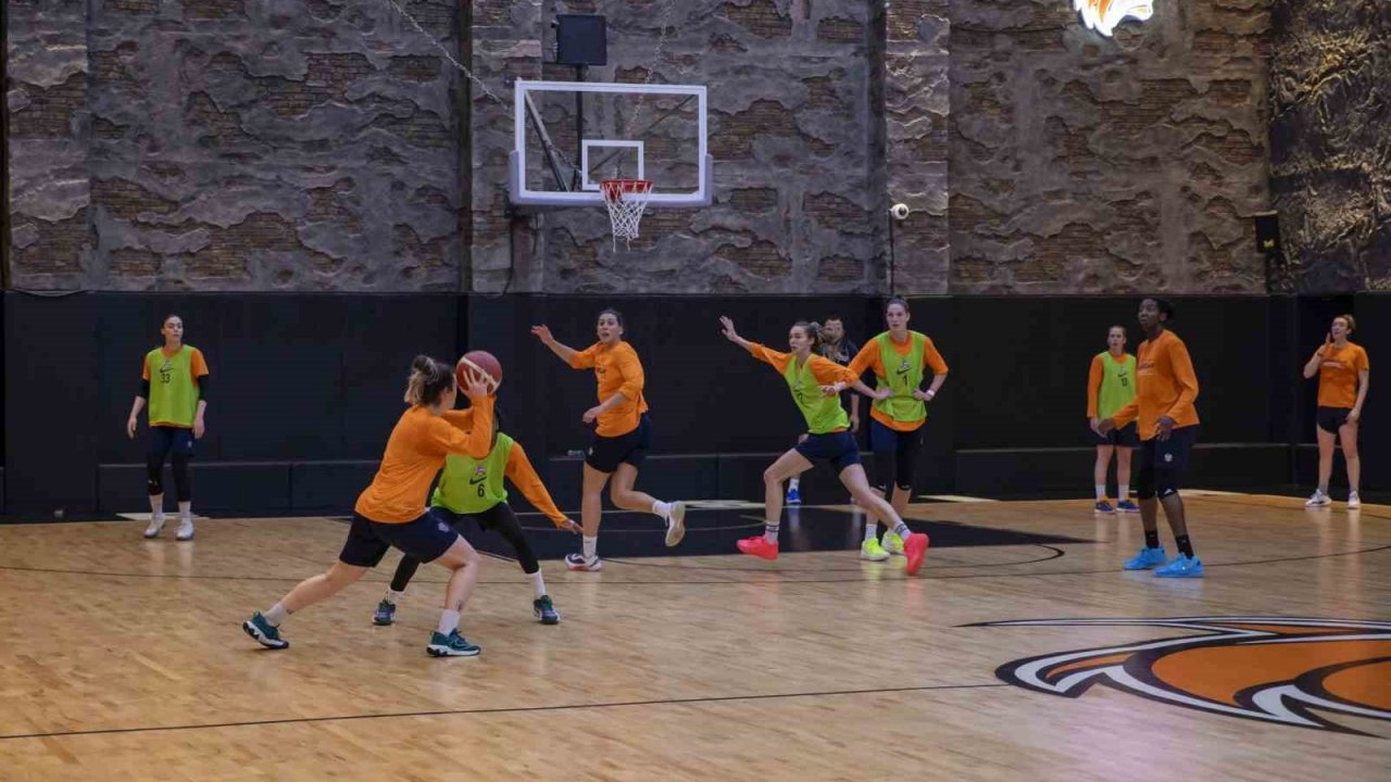 ÇBK Mersin Başantrenörü Yıldızoğlu: "Ülkemizi ve şehrimizi Final Four’da temsil etmek bizim için gurur verici"