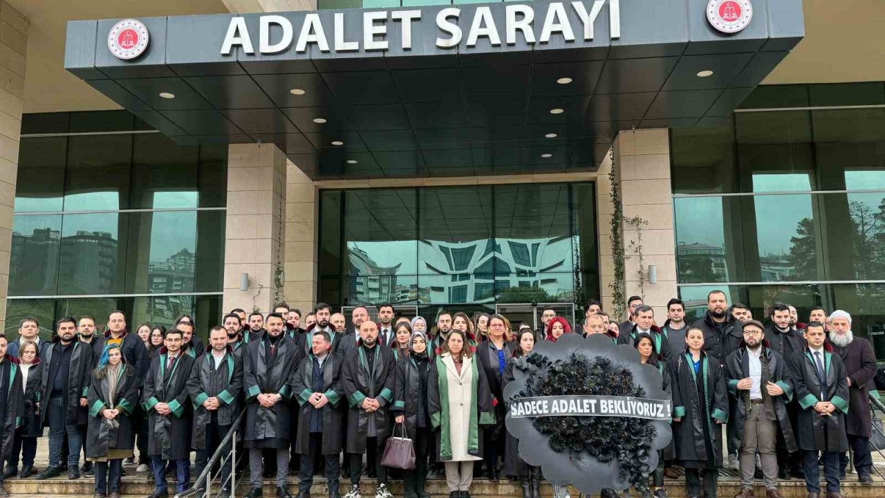 Trabzonlu avukatlardan, Fenerbahçe maçı sonrası yaşanan tutuklamalara sessiz protesto