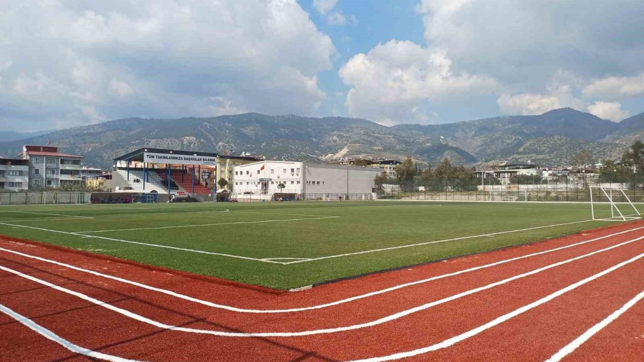 Buharkent Futbol Sahası’nda bakım onarım çalışmaları tamamlandı