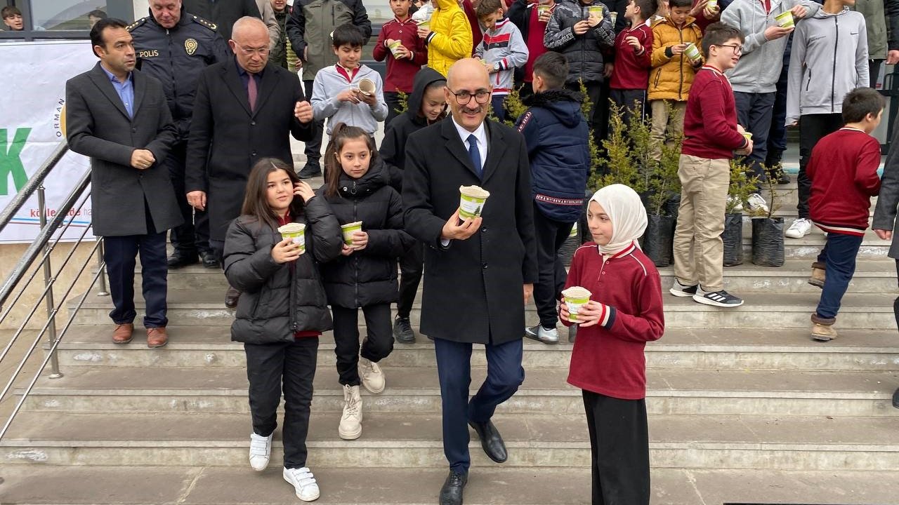 Sorgun’da minik eller gelecek için fidan dikti