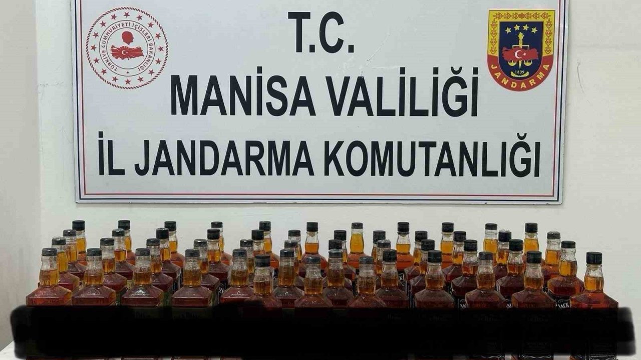 Manisa’da bir araç içerisinde 50 litre kaçak viski ele geçirildi