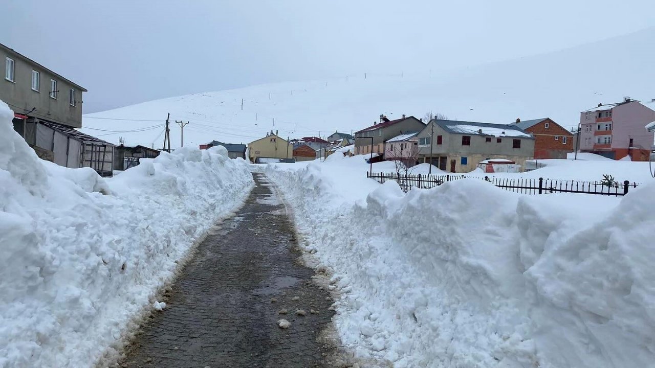 Kazıkbeli Yaylası ve 5 köyün yolu seçim hazırlıkları için erken açıldı