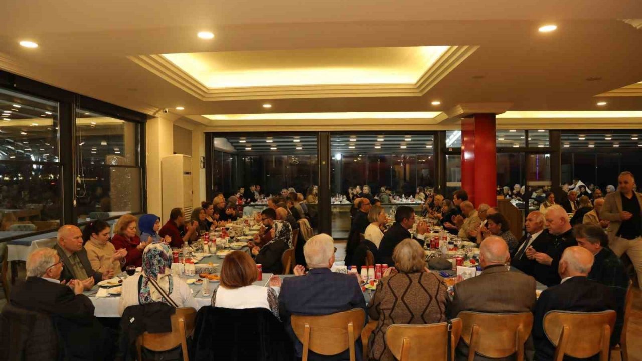 Başkan Deveciler şehit ve gazi ailelerine iftar verdi