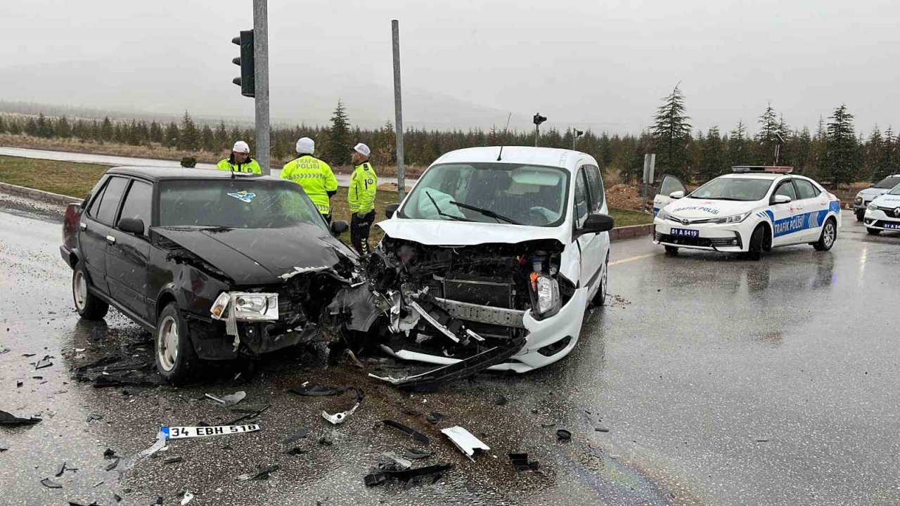 Niğde’de trafik kazası: 2 Yaralı