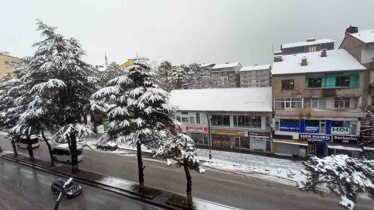 Bitlis’te eğitime kar engeli