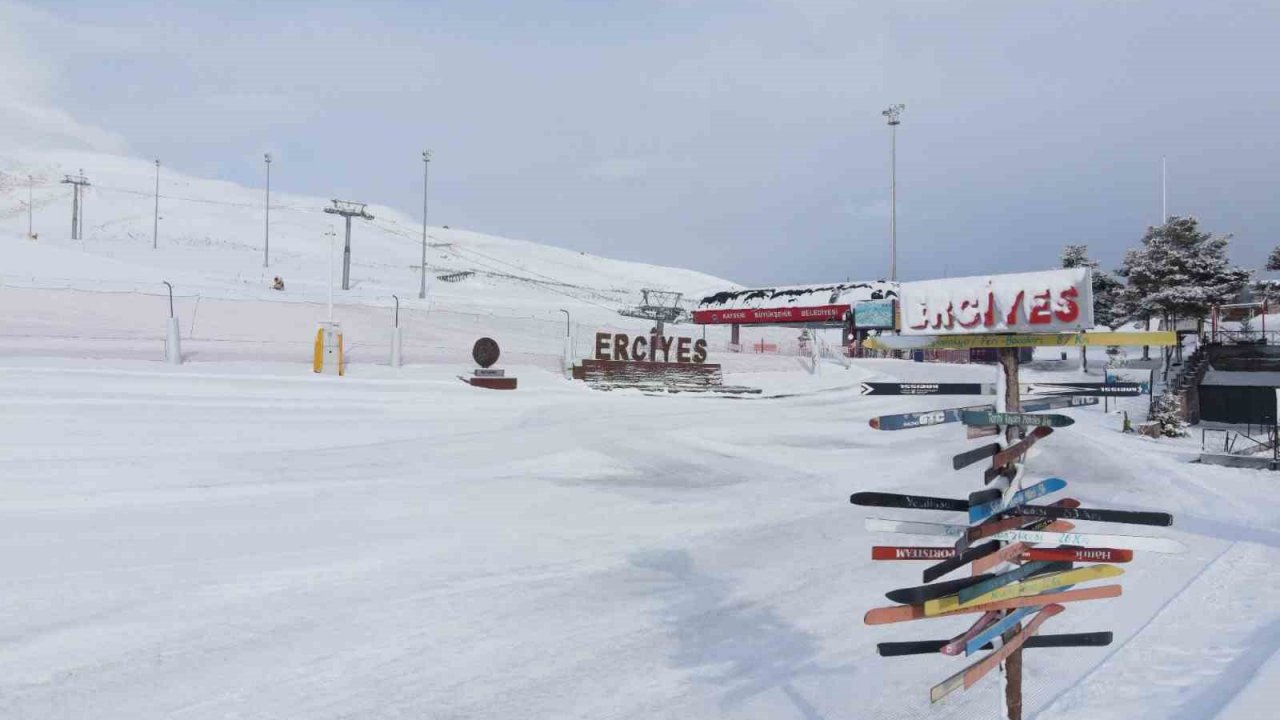 Erciyes’te kar kalınlığı 120 santimetreyi buldu