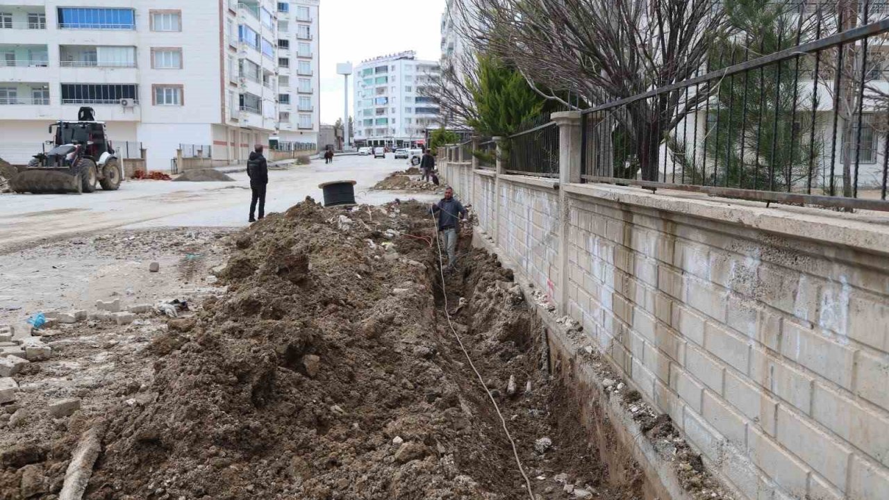 Ergani’de 1,8 kilometrelik yola 60 adet aydınlatma direği